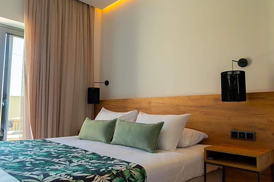 Kavos Hotel & Suites