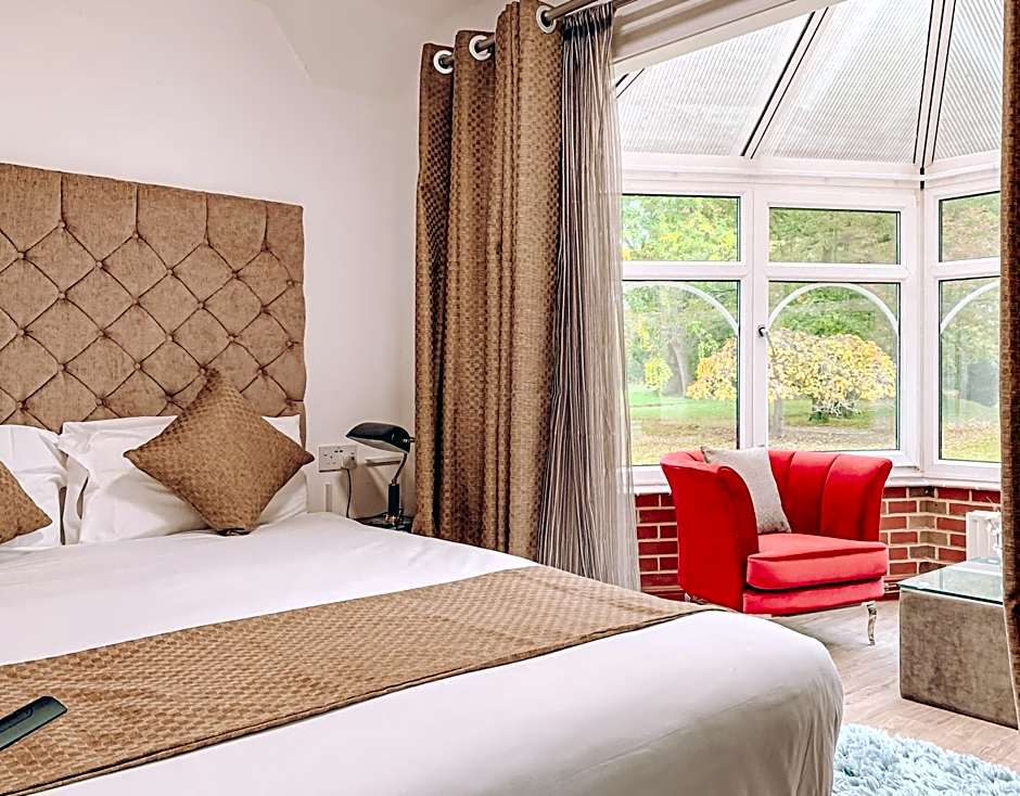 Trivelles Waterhall Country Gatwick Hotel & airport parking