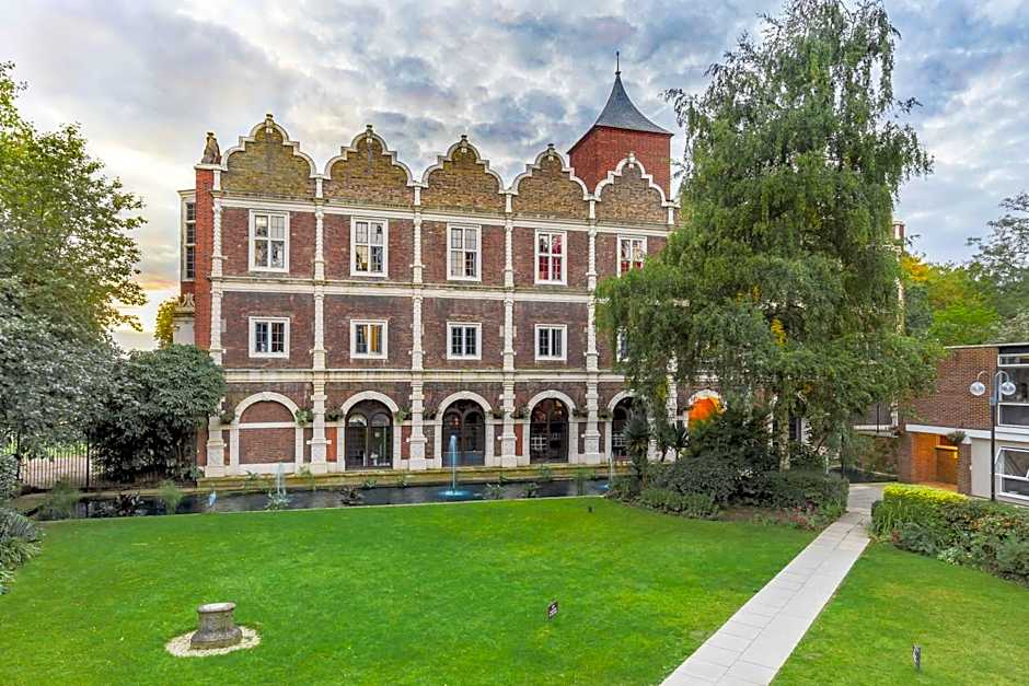 Safestay London Kensington Holland Park