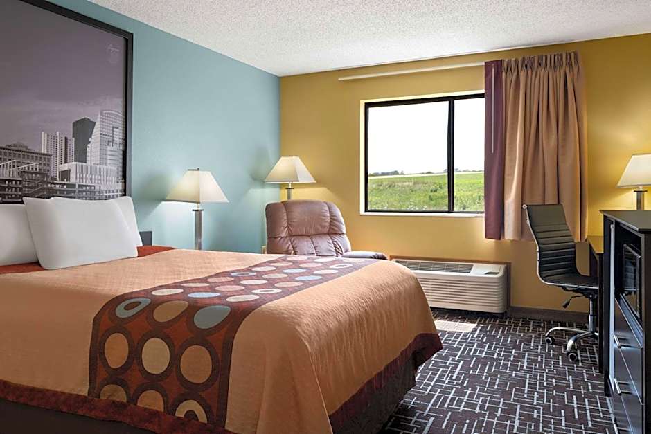 Super 8 by Wyndham Dyersville