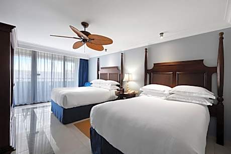 Deluxe double with lateral pool and ocean view