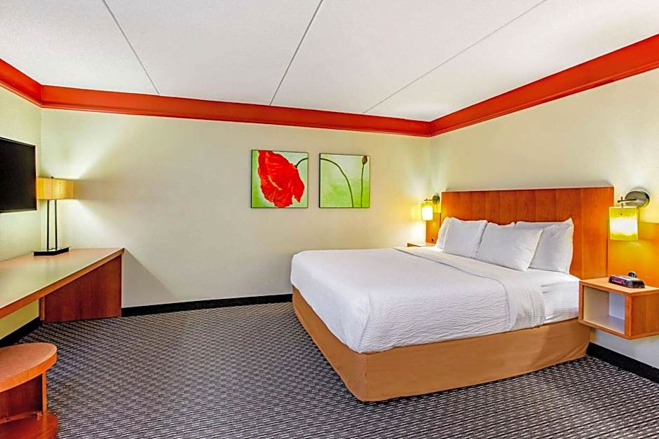 La Quinta Inn & Suites by Wyndham Raleigh/Durham Southpoint
