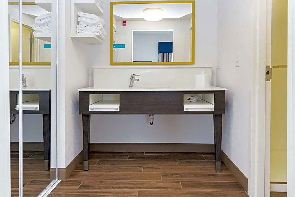 Hampton Inn By Hilton & Suites Morgantown / University Town Centre