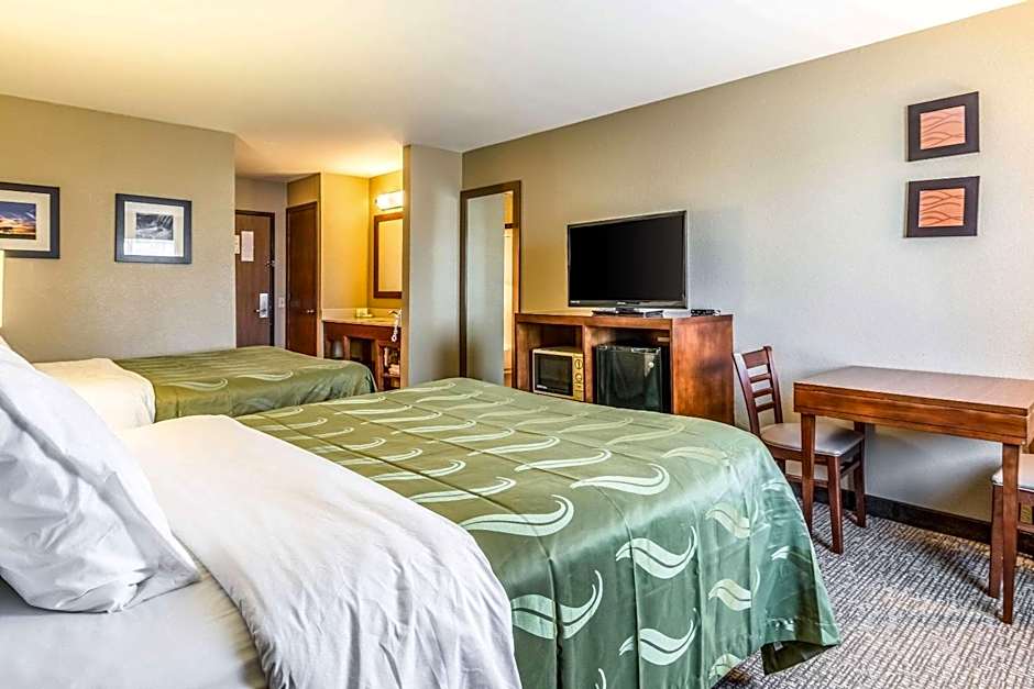 Quality Inn & Suites Salem near I-57