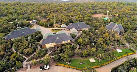 Mmakuba Private Game Lodge 