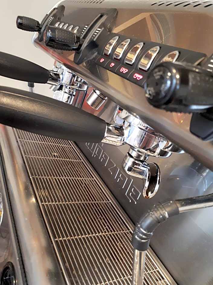 Ty Glyndwr Bunkhouse, Bar and cafe