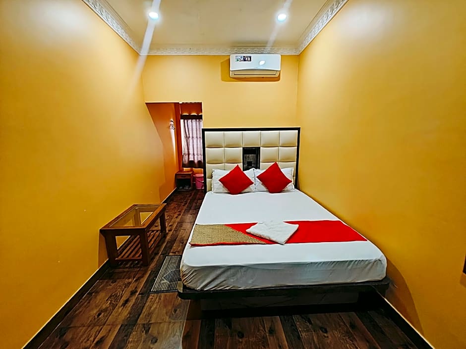 Photo 1 of 13 of Deluxe 1 Queen Bed
