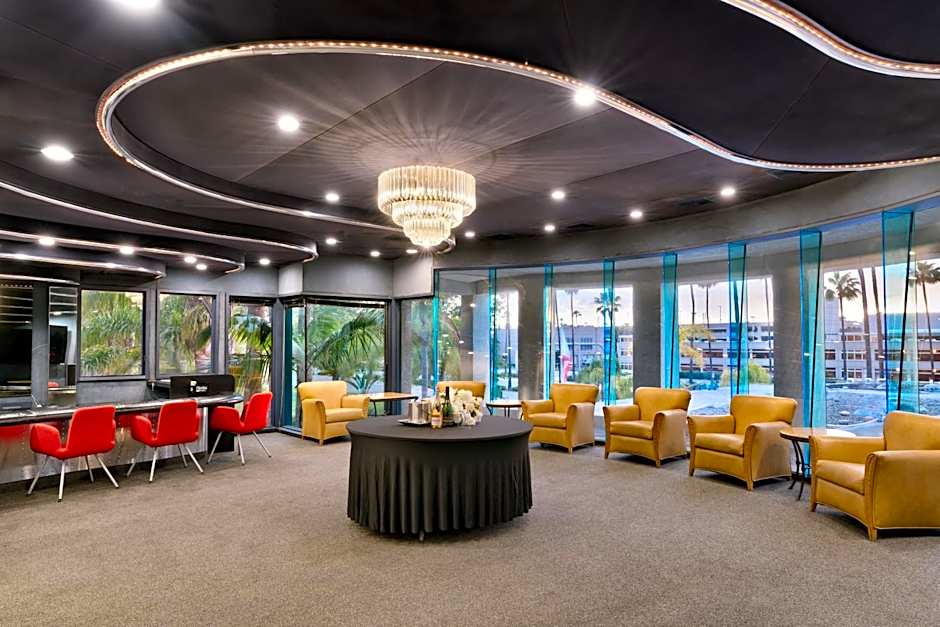 Atrium Hotel At Orange County Airport