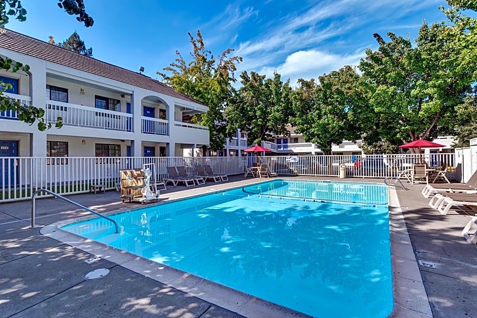 Super 8 by Wyndham Santa Rosa North