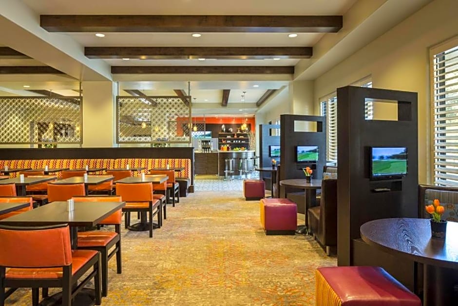 Courtyard by Marriott Anaheim Theme Park Entrance