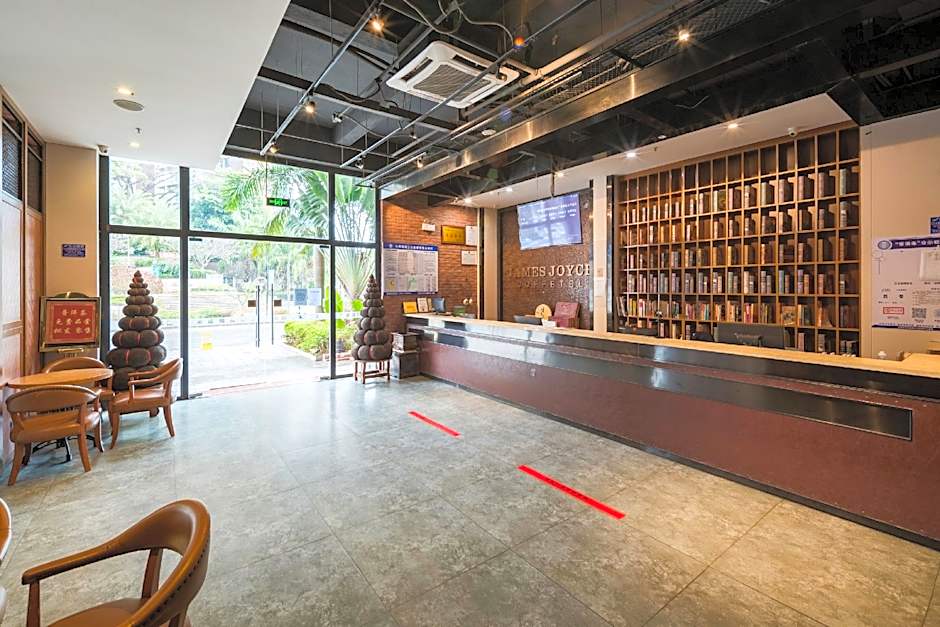 James Joyce Coffetel Xishuangbanna Poshui Square Manjinglan Ancient City