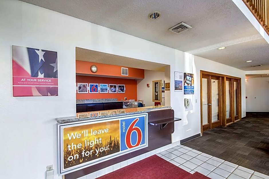 Motel 6-Saukville, WI