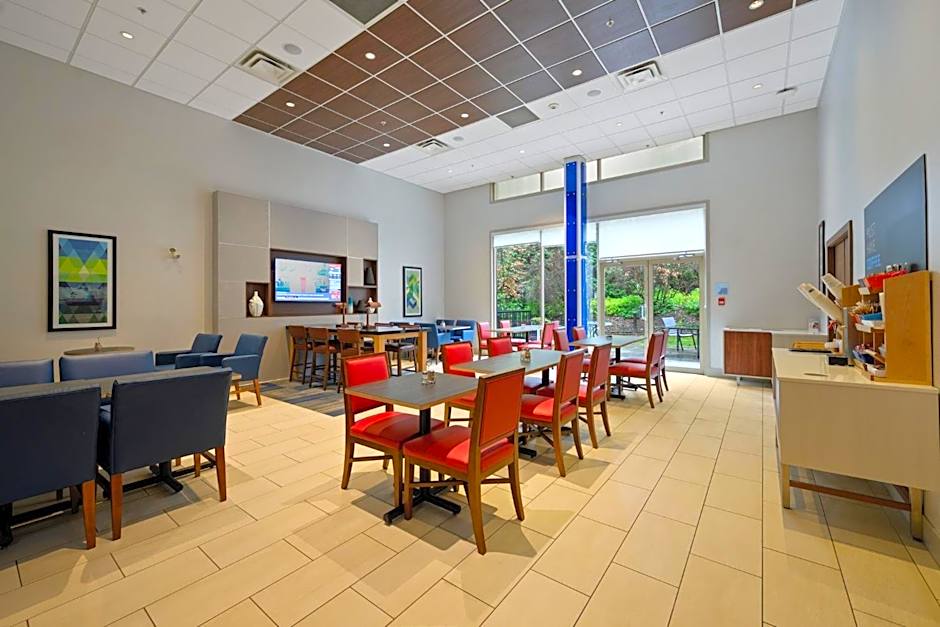 Holiday Inn Express and Suites Surrey By IHG