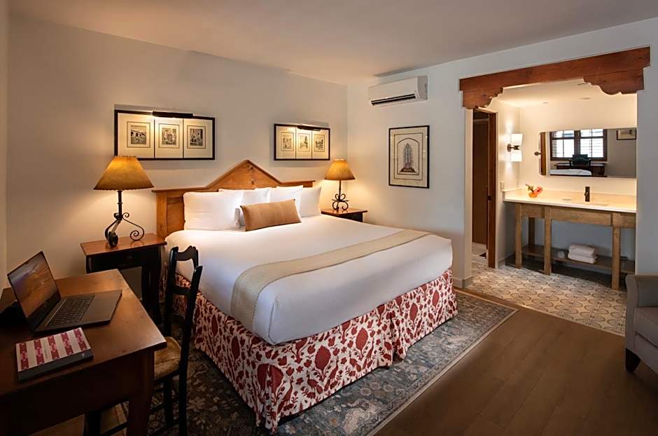 Pinon Court by La Fonda