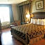 Harbor Inn & Suites