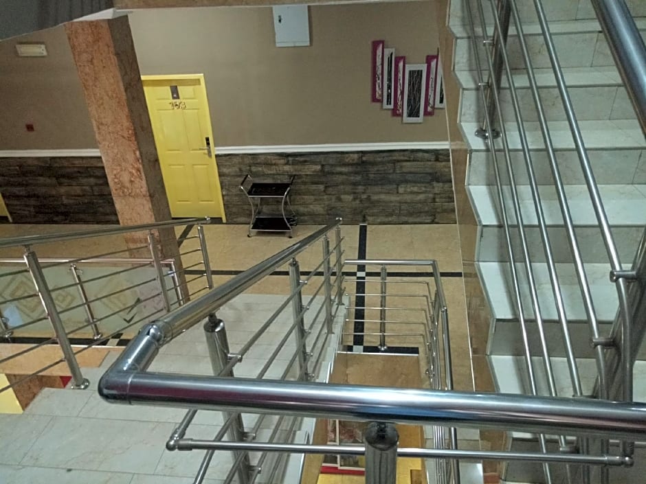 Wise Penny Suites and Spa