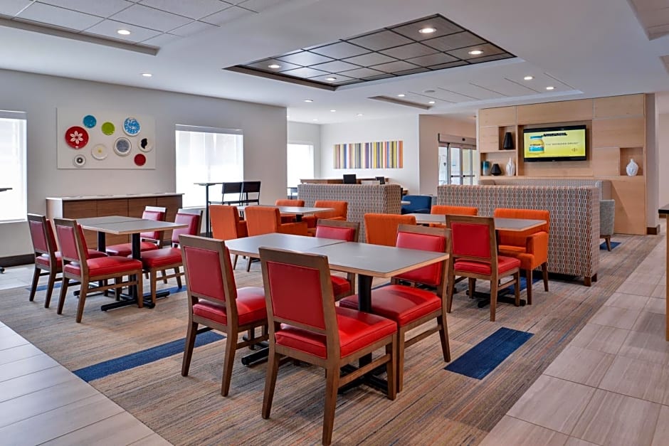 Holiday Inn Express Hotel & Suites Cincinnati - Mason