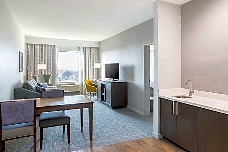 King Suite - Hearing Accessible/Non-Smoking