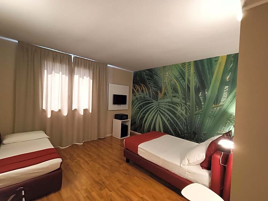 BREAK HOTEL & MOTEL