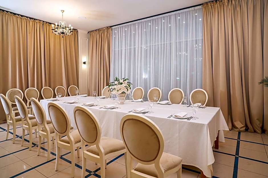 Nadiya Hotel