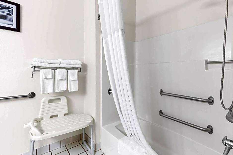 Quality Inn and Suites Springfield Southwest near I-72