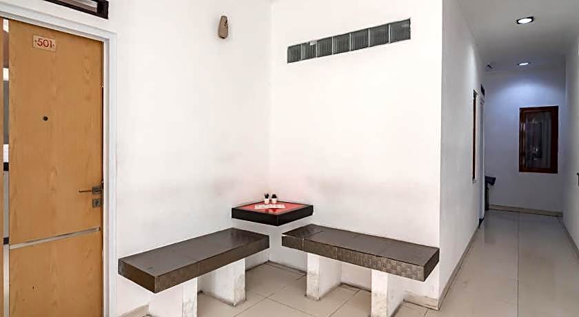 RedDoorz near Alun Alun Bandung 3