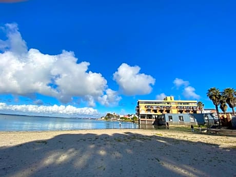 Hoedjiesbaai Hotel