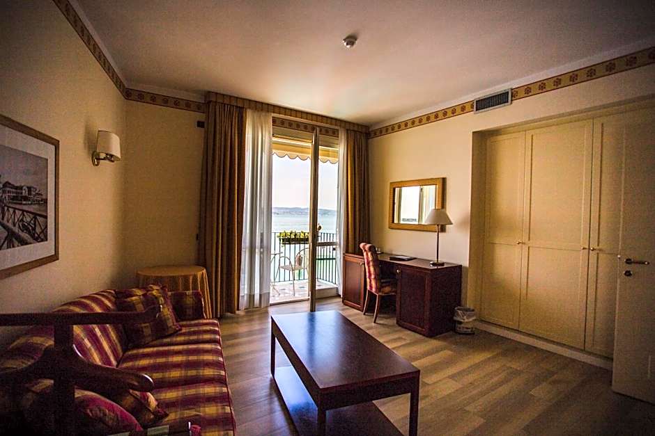 Photo 1 of 11 of Junior Suite, Lake View, Balcony