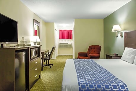 King Room with Hot Tub - Non-Smoking