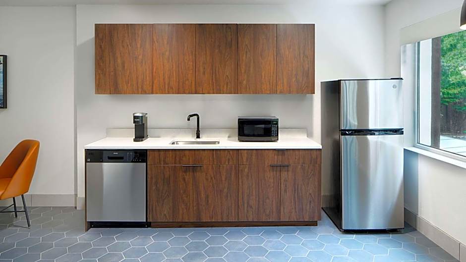 River's Edge Hotel Portland, Tapestry Collection by Hilton