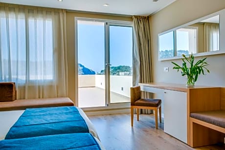 DOUBLE SUPERIOR SEA VIEW 2 ADULTS + 1 CHILD