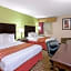 Days Inn & Suites by Wyndham Madison Heights MI