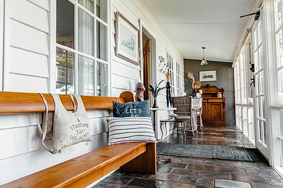 Edge17 Waterfront Apartment, plus Cottage with Garden View - Port Fairy