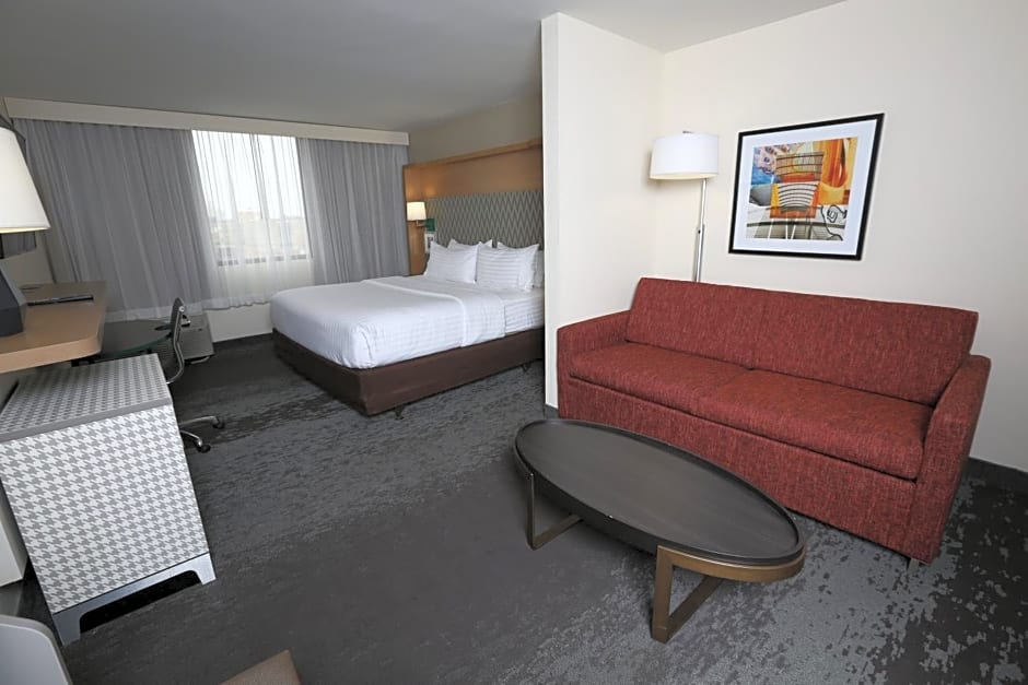 Holiday Inn Chicago North Shore, an IHG Hotel