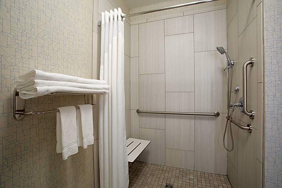 Holiday Inn Express Hotel & Suites Longmont By IHG