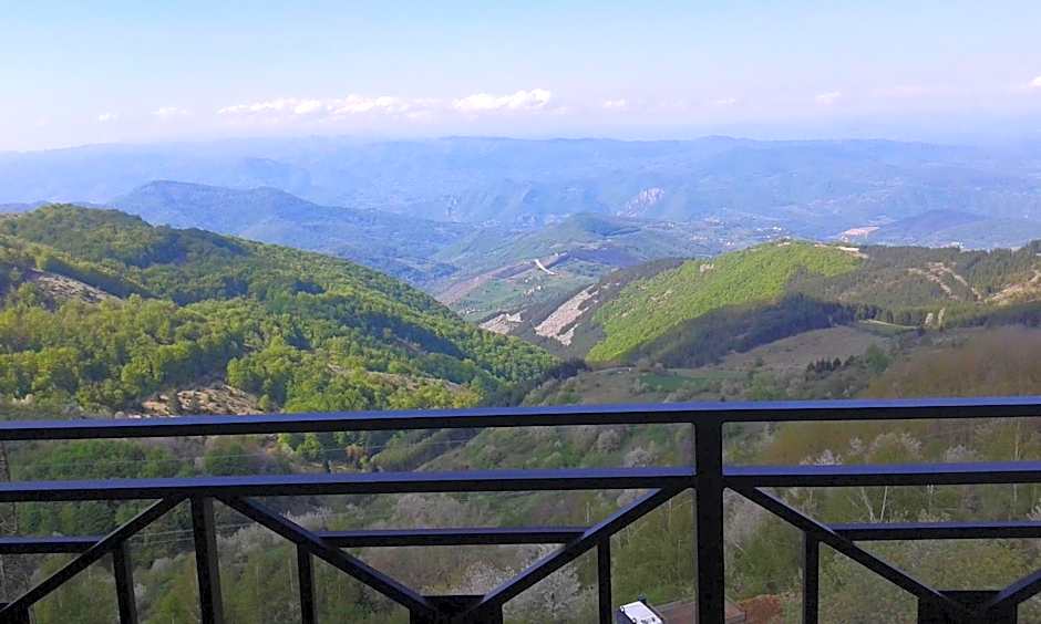 Milmari - Breakfast and pool