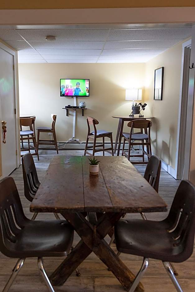 Clear River Inn and Tavern