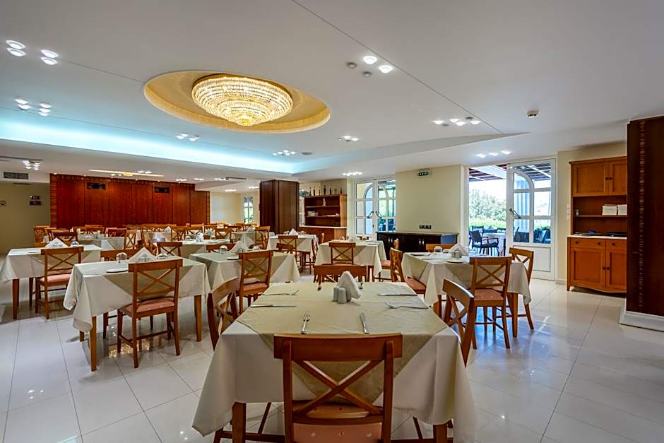 Crithoni's Paradise Hotel