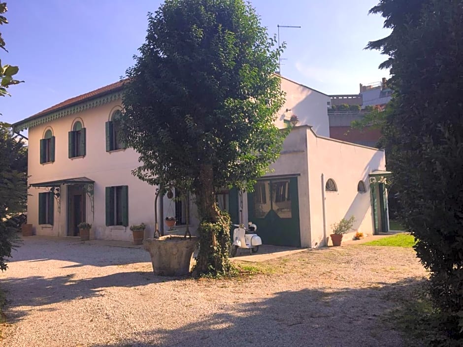 Casa Lunia Guesthouse