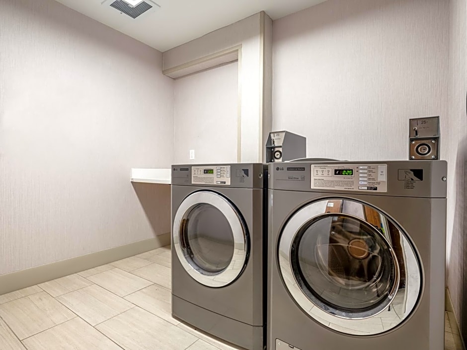 Holiday Inn Express & Suites Watertown By IHG