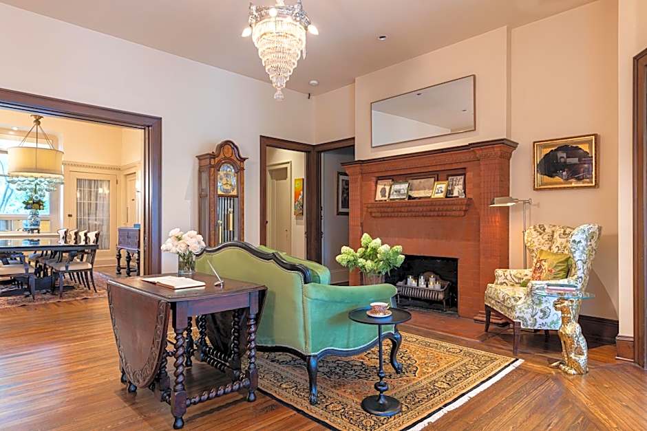 Stonehurst Place Bed & Breakfast