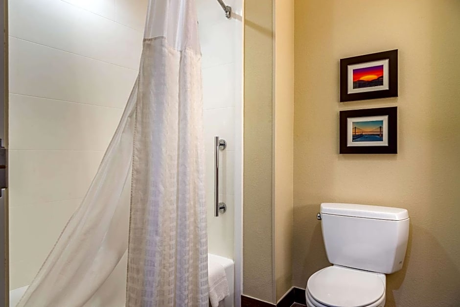 Comfort Suites Savannah Gateway I-95
