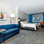 Holiday Inn Express Hotel & Suites Winnie By IHG