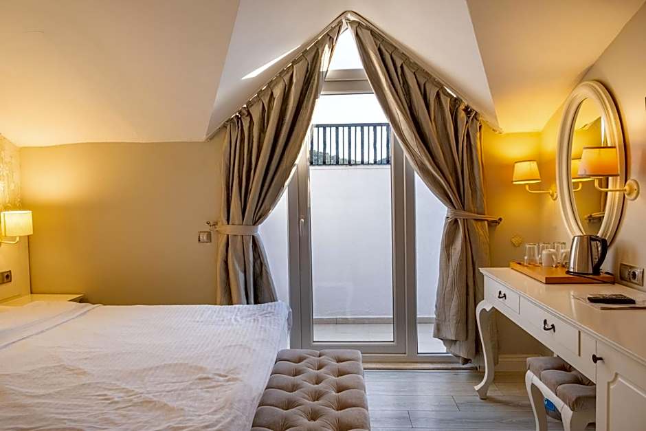 Pinehill Hotel & Suites