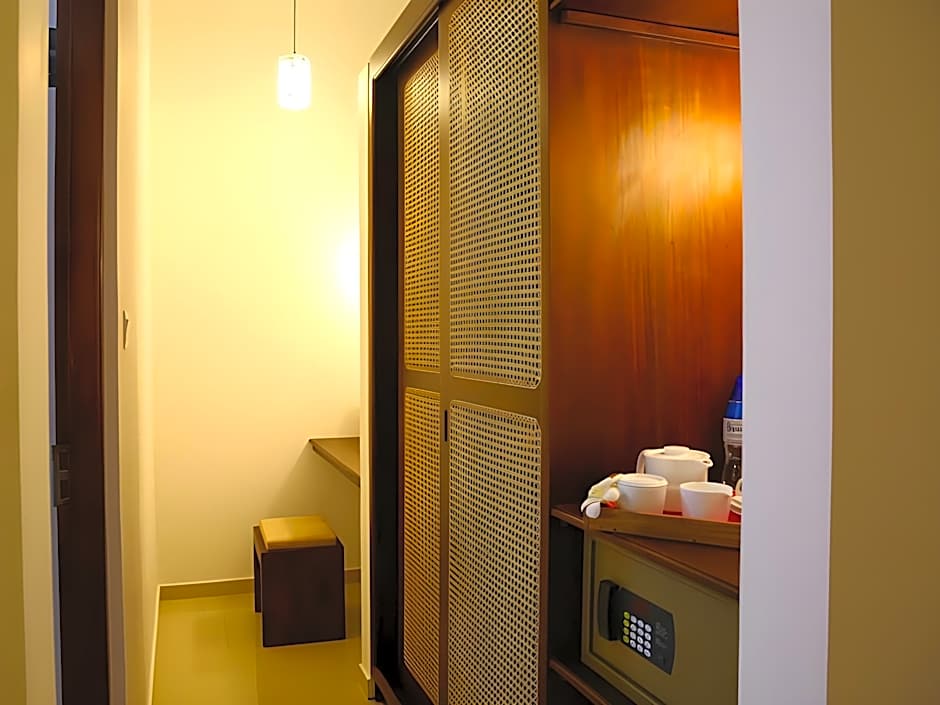 Whispering Palms Hotel