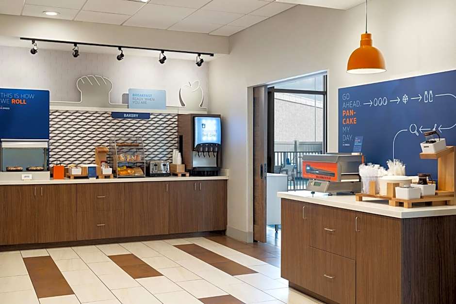 Holiday Inn Express & Suites Tampa East - Ybor City By IHG
