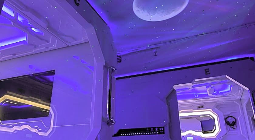 BMAX SPACEPODS