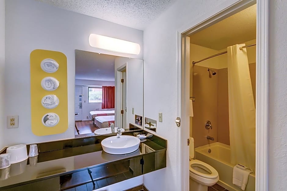 Motel 6-Berea, KY