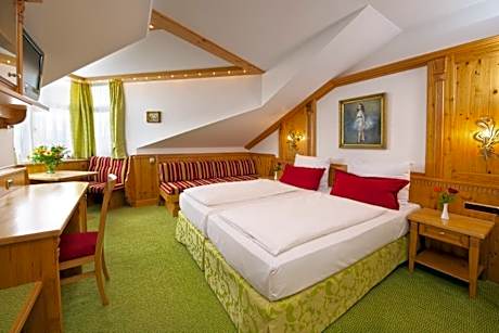 Deluxe Double Room (1 Adult)