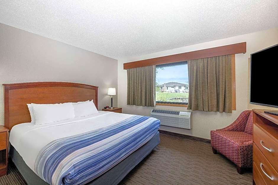 AmericInn by Wyndham Dickinson